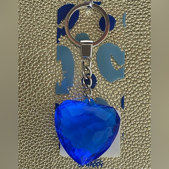 Diamond Heart Key Chain - Picture 5 of 7